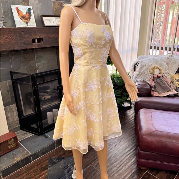 Masquerade mesh dress with 3-D floral appliqué spaghetti straps Size 9/10 EUC - Picture 1 of 16